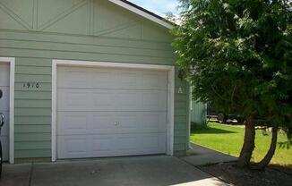 2 beds, 1 bath, 900 sqft, $1,395, Unit 1910 E Park Ln #B