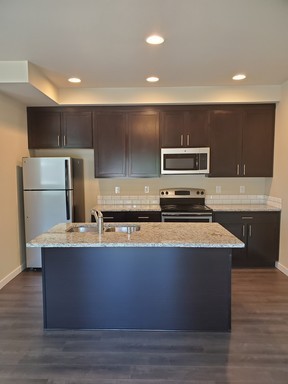 4 beds, 2.5 baths, 1,800 sqft, $2,300, Unit B