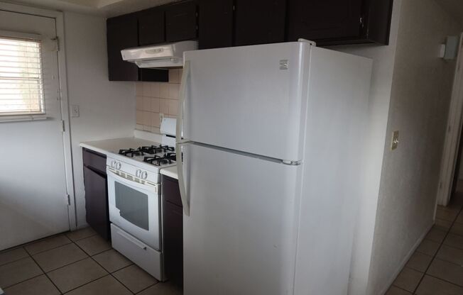 2 beds, 1 bath, $1,000