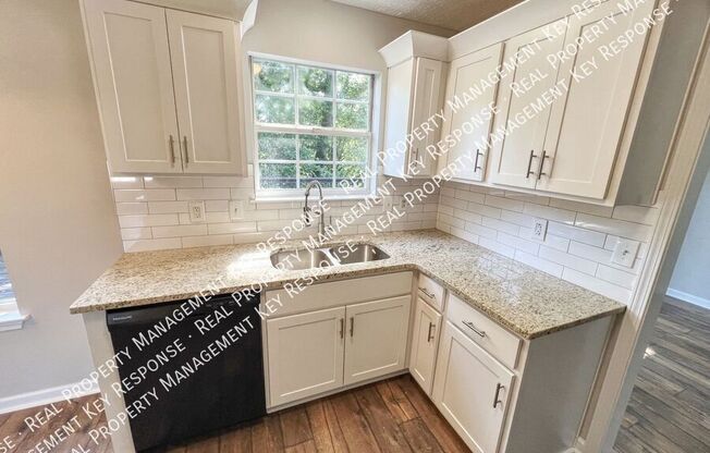 3232 E LK DR