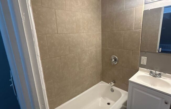 2 beds, 1 bath, 750 sqft, $1,045, Unit B08 1052 10