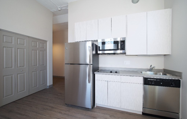 Studio, 1 bath, 325 sqft, $1,628, Unit 500
