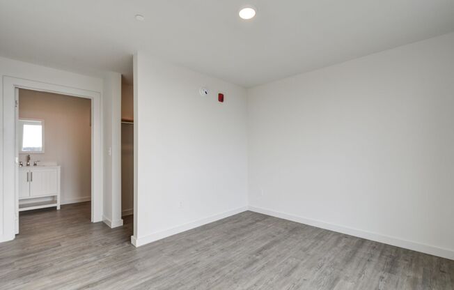2 beds, 2 baths, 900 sqft, $1,995, Unit 413