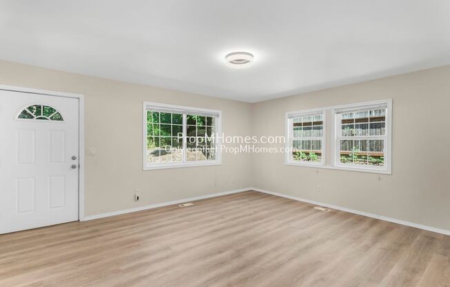 Light & Bright 2-Bedroom Home in SW - Huge Yard!