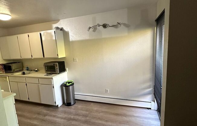 2 beds, 1.5 baths, 1,050 sqft, $1,850, Unit 13