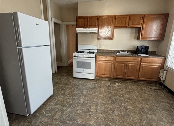 3 beds, 1 bath, 1,125 sqft, $3,200, Unit 3