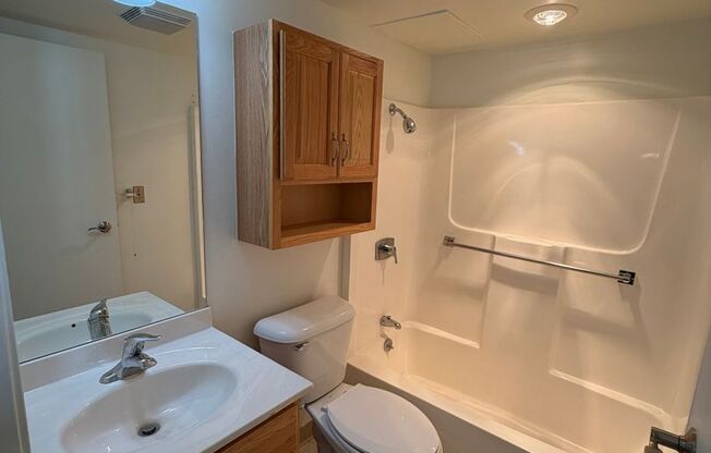 1 bed, 1 bath, 750 sqft, $1,095, Unit 203E