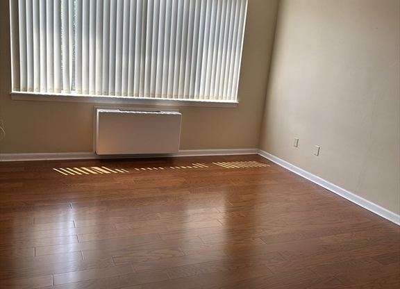 20 HAMMOND POND PKWY