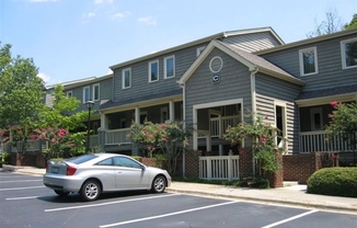 Wonderful 2BR garden apartment a few blocks from UNC