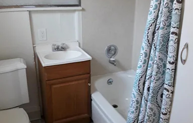 2 beds, 1 bath, $2,450