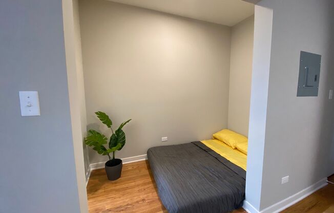 Studio, 1 bath, $1,250, Unit 211