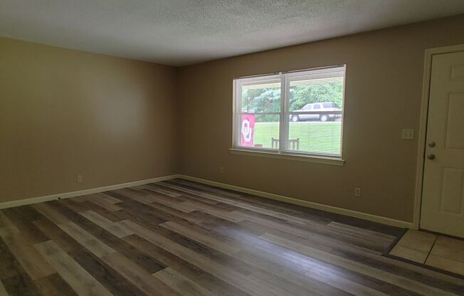 Duplex WITH GARAGE in Hixson!