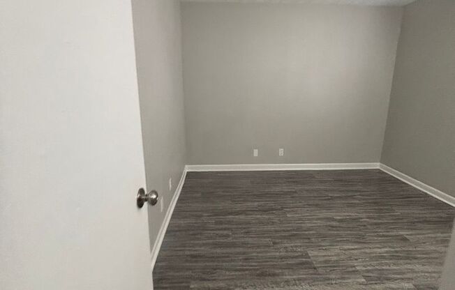 3 beds, 2 baths, 1,230 sqft, $975