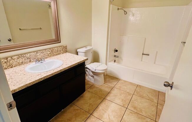 2 beds, 1 bath, 849 sqft, $1,525, Unit 035