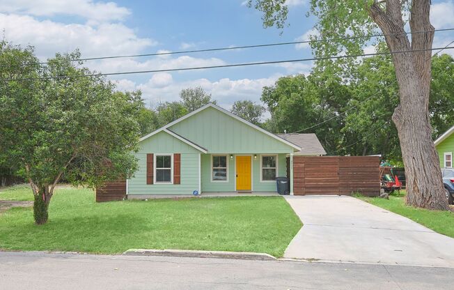 Charming 3/2 Minutes from Downtown NBTX