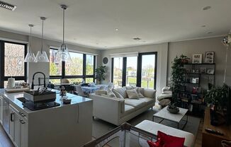 Spacious 2 Bed, 2 Bath Luxury Condo with Downtown Boston Views