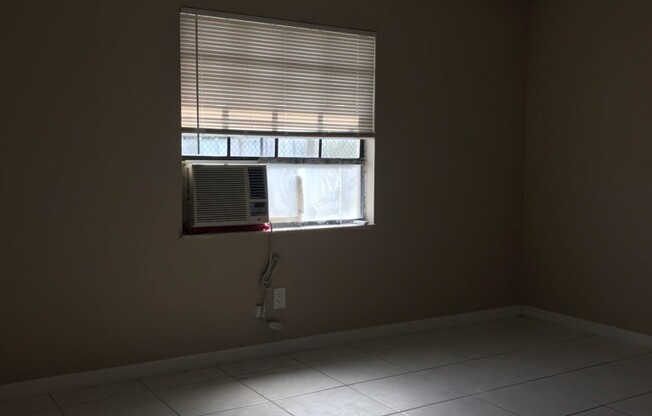 2 beds, 1 bath, $1,050, Unit POLK