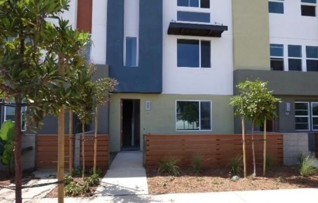 Gorgeous 4 bedrooms 2.5 baths townhome in Chula Vista