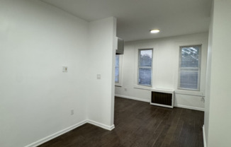 3 beds, 1 bath, $2,900, Unit 3