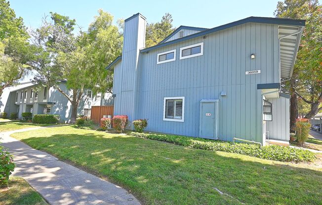 $3190 -- Beautifully Remodeled Townhome in Foxwood – Best Unit in the Community!