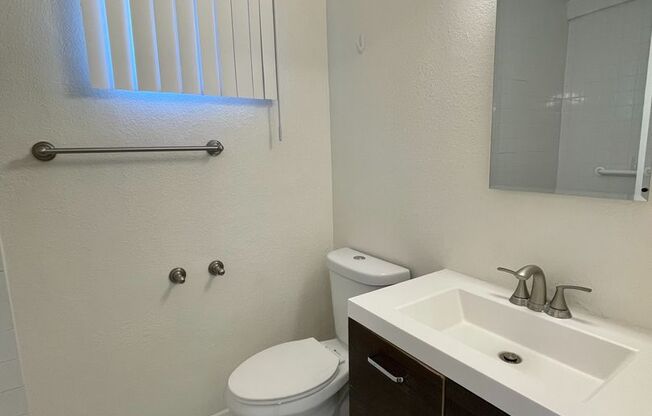 2 beds, 2 baths, $2,175, Unit Unit 08