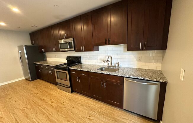 2 beds, 2 baths, 900 sqft, $2,050, Unit 3D
