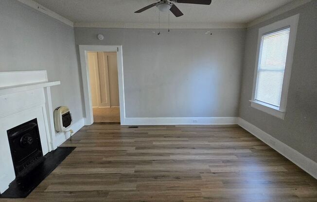 2 beds, 1 bath, $1,050, Unit 109