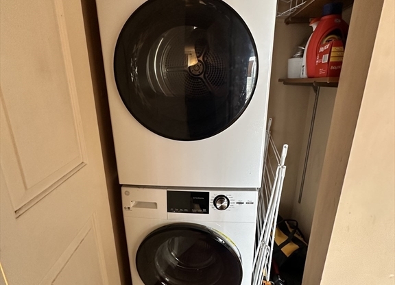 2 beds, 2 baths, 1,140 sqft, $3,100, Unit 505