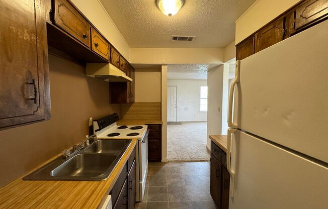 2 beds, 1 bath, 1,054 sqft, $775, Unit Apt A