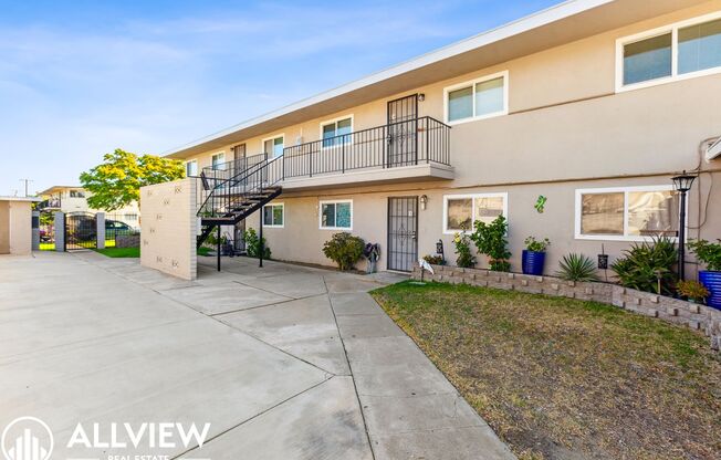 3407 West Olinda Lane
