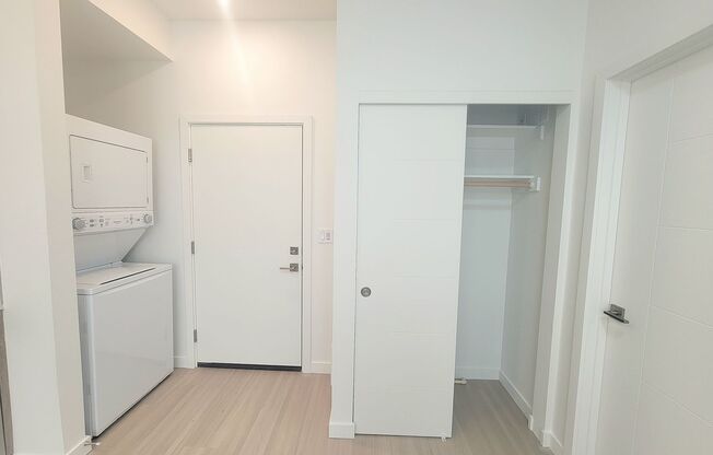 Studio, 1 bath, 326 sqft, $1,225, Unit 7