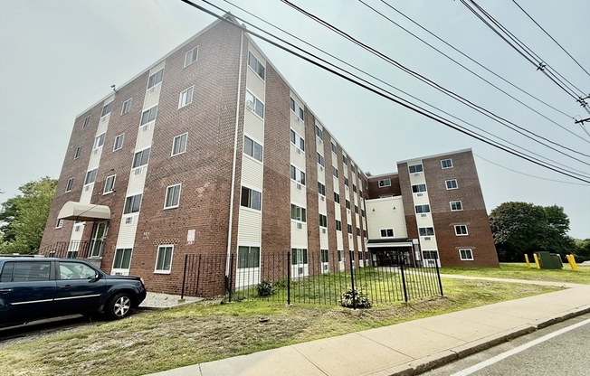 1 bed, 1 bath, 999 sqft, $1,900, Unit 4L