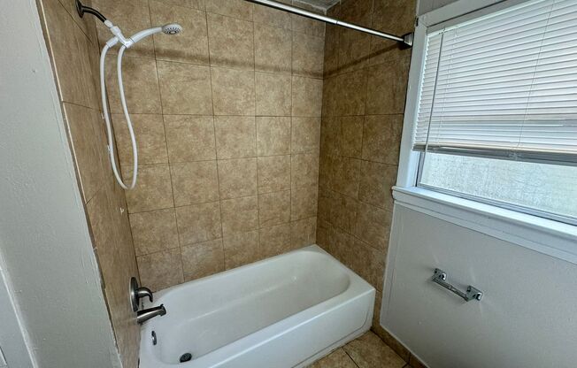 2 beds, 1 bath, $1,299