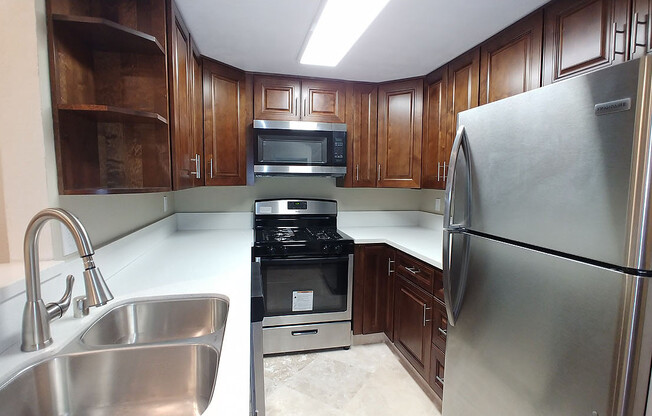 2 beds, 2 baths, 940 sqft, $2,795, Unit 212