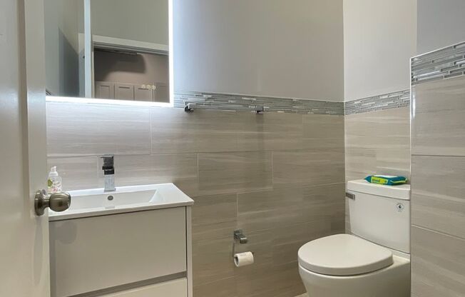 1 bed, 1.5 baths, $1,695, Unit Apt 37