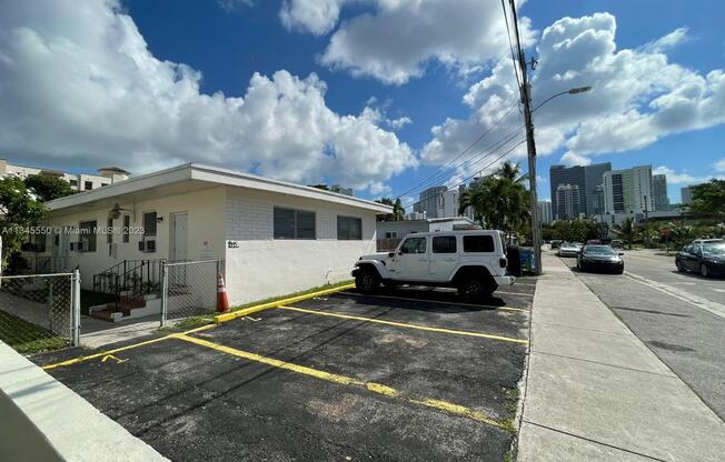 527 SW 10 ST