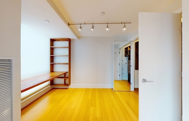 2 beds, 2 baths, 966 sqft, $6,000, Unit 2107