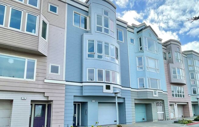 Modern 3BR/2BA, 1,491 SqFt Ocean Front Condo! Parking! Laundry! PROGRESSIVE