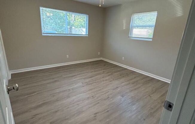 2 beds, 1 bath, 800 sqft, $1,375