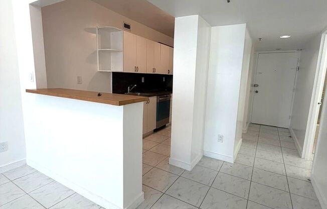 1 bed, 1 bath, $2,400, Unit Unit 1027