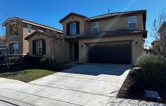 Beautiful 4 bedrooms, 3 bath home in Fontana