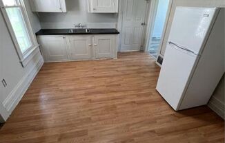 1 bed, 1 bath, $600, Unit Unit 4