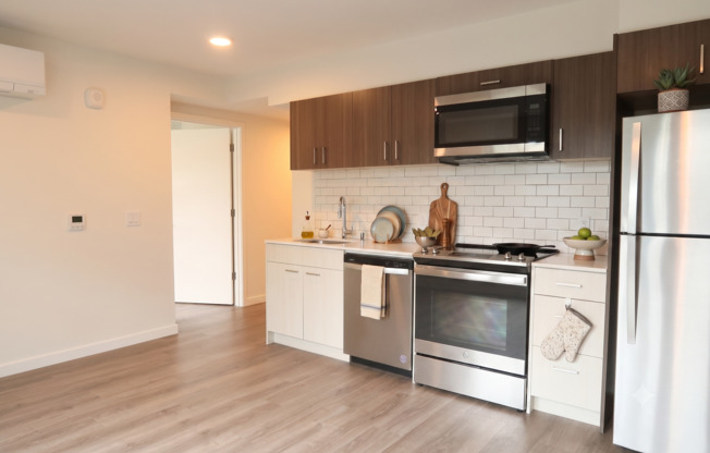 1 bed, 2 baths, 739 sqft, $2,319, Unit 112