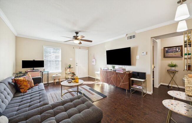 1 bed, 1 bath, 616 sqft, $1,195, Unit 35