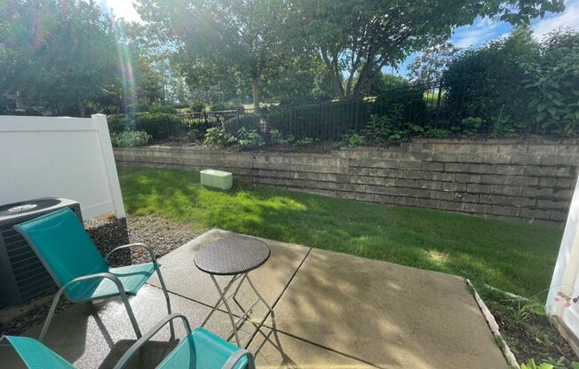 Beautiful 2 bed 2.5 bath brick townhome in Apex