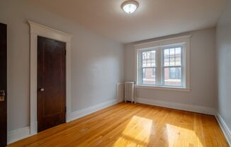 2 beds, 1 bath, $1,295, Unit 29E