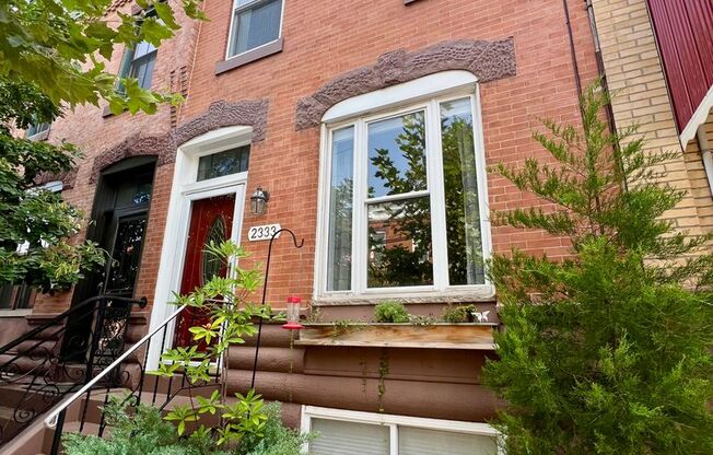 Stunning 3-Bedroom Townhome in South Philadelphia! Available NOW!