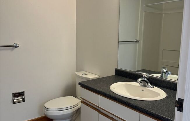 Studio, 1 bath, 400 sqft, $1,050, Unit 305
