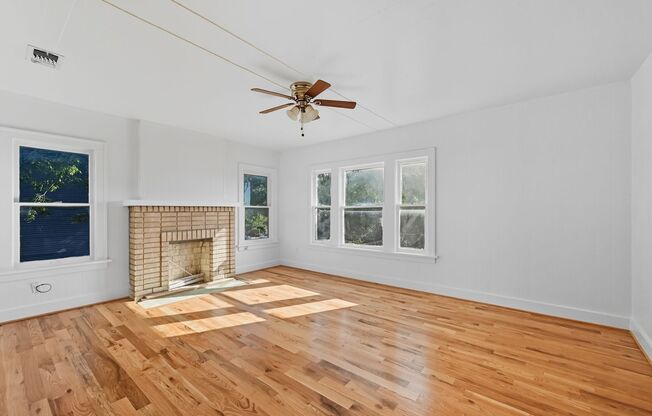 2 Bedroom Upstairs Duplex in Southside