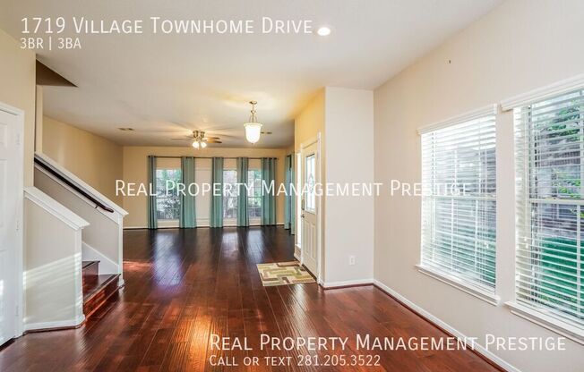 1719 VLG TOWNHOUSE DR